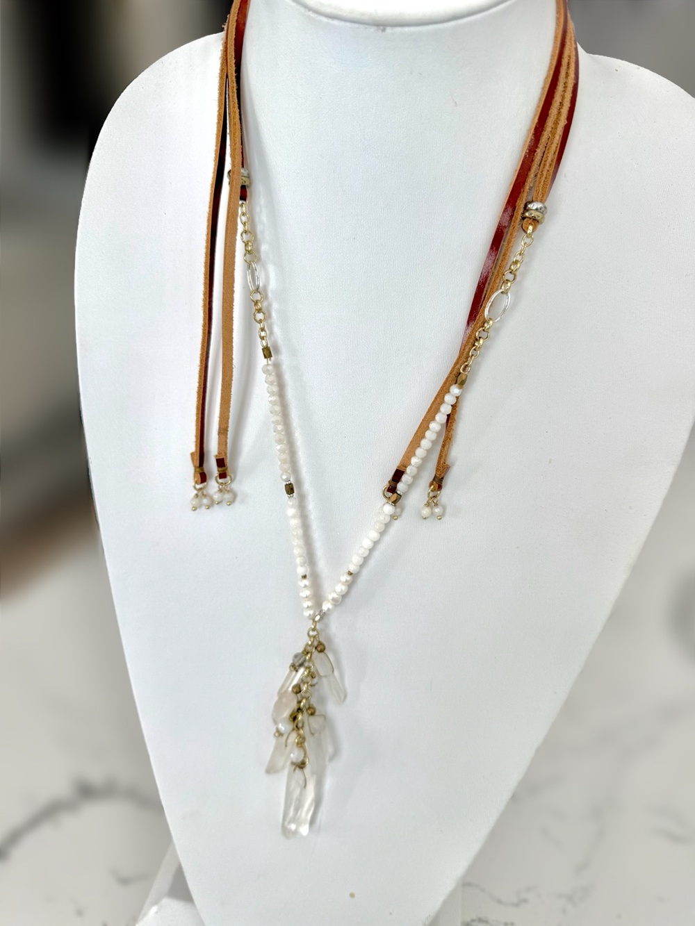 Chan Luu necklace leather , pearls and crystals - Picture 4 of 10